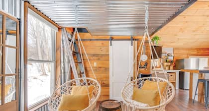Hike, Fish & Boat: Waterfront Cabin in Ryegate!