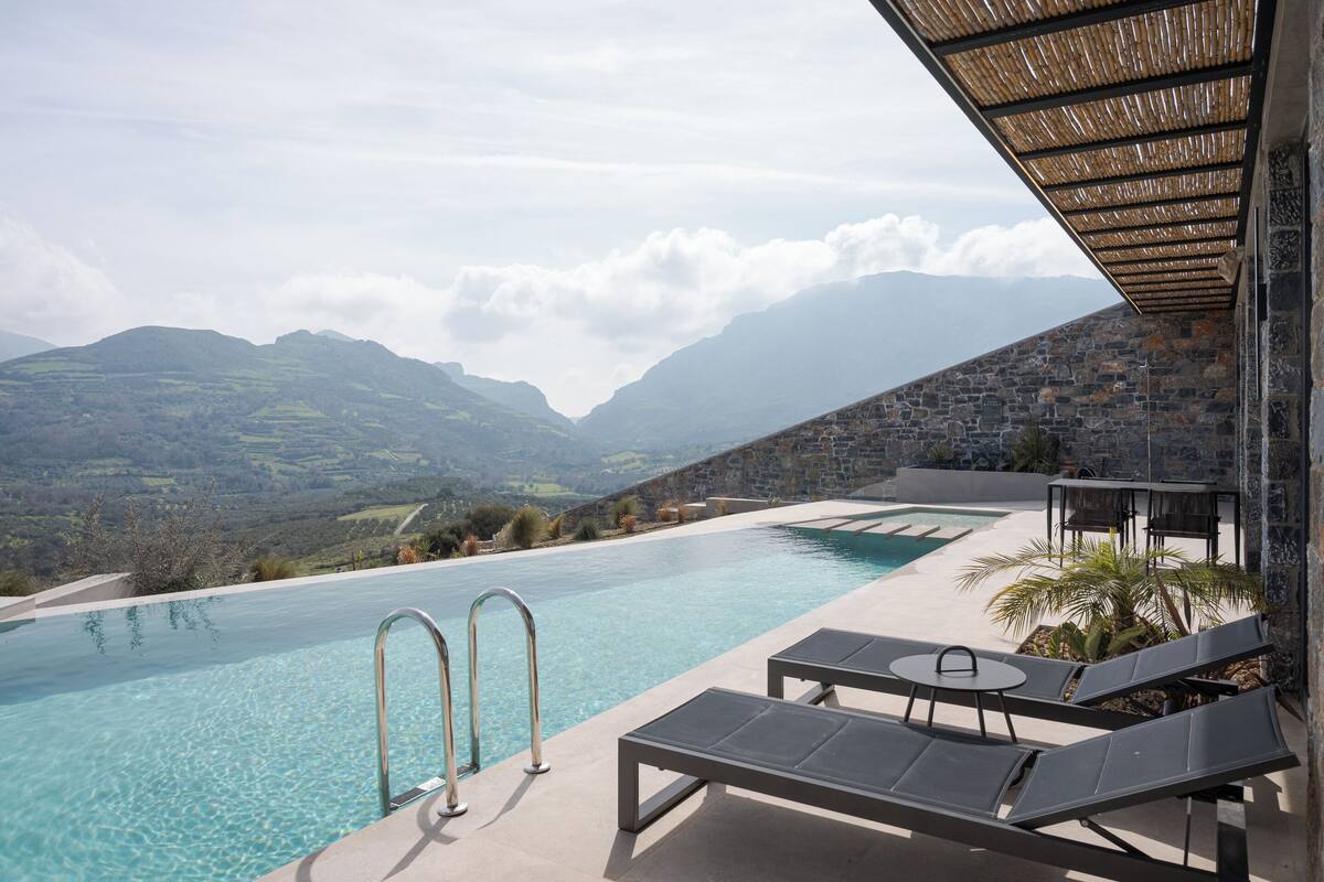 Private pool
