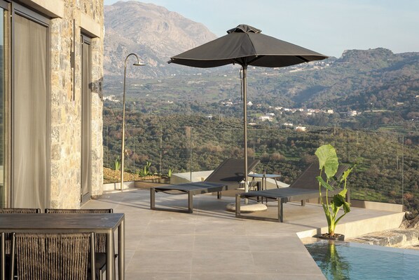Private pool - Neromai Cave Luxury Villas (Agios Vasileios)