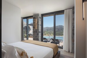 Egyptian cotton sheets, premium bedding, down duvets, memory-foam beds - Neromai Cave Luxury Villas (Agios Vasileios)