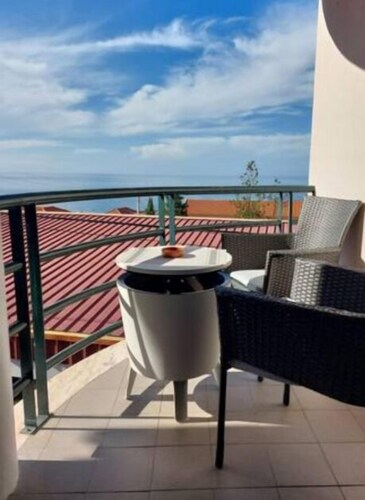 Lovely 2-bedroom apartment with WiFi in Madeira