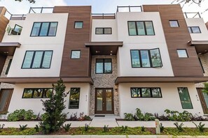 Exterior - Skyview Escape | Rooftop Townhouse Near Clearwater (Largo)