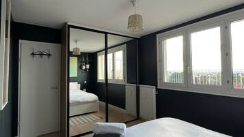 1 slaapkamer, een strijkplank/strijkijzer, wifi, beddengoed