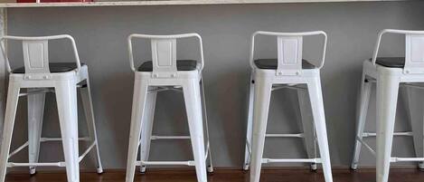 ثلاجة، ميكروويف، فرن، غسالة أطباق