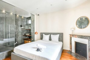 1 habitación, tabla de planchar con plancha, wifi y ropa de cama 
