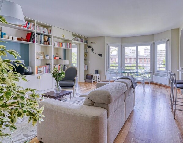 Fernseher, Arbeitsbereiche