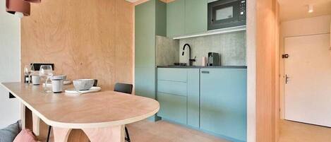 Micro-ondes, cafetière/bouilloire