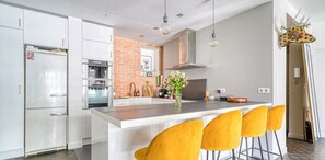 Kühlschrank, Mikrowelle, Ofen, Geschirrspüler