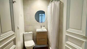 Dusch, hårtork och handdukar