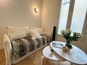 Living area - In the heart of the 13th district - The Cozy Parisian (Paris)