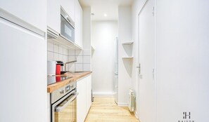 Kylskåp, mikrovågsugn, ugn och diskmaskin