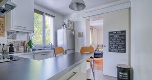 Réfrigérateur, micro-ondes, four, lave-vaisselle