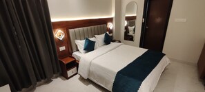 Standard Double Room | Premium bedding, down comforters, memory foam beds, rollaway beds - Vaishnavi Inn (Rajahmundry)