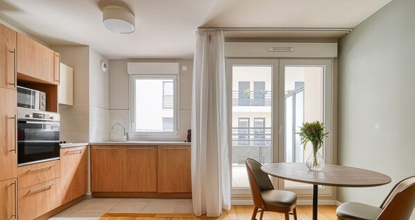 Fridge, microwave, oven, dishwasher