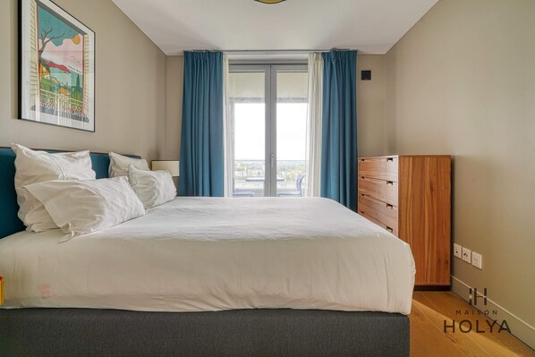 1 bedroom, desk, iron/ironing board, WiFi