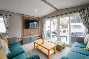 TV, offices - Host & Stay | Grange (Morecambe)