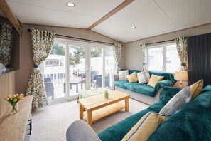 Televisión y oficina 