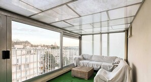 TV - The Captivating - At Versailles (Versailles)