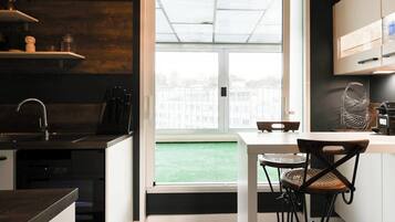 Fridge, microwave, oven, dishwasher