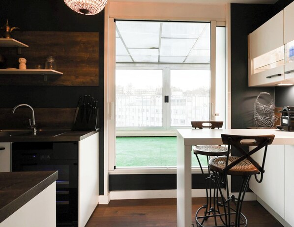 Fridge, microwave, oven, dishwasher - The Captivating - At Versailles (Versailles)