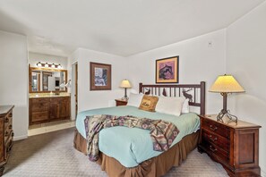 2 bedrooms, Internet, bed sheets - Cozy and Updated 2BR Condo | Walk to Gondola | Pool, Hot Tubs and Shuttle! (Steamboat Springs)