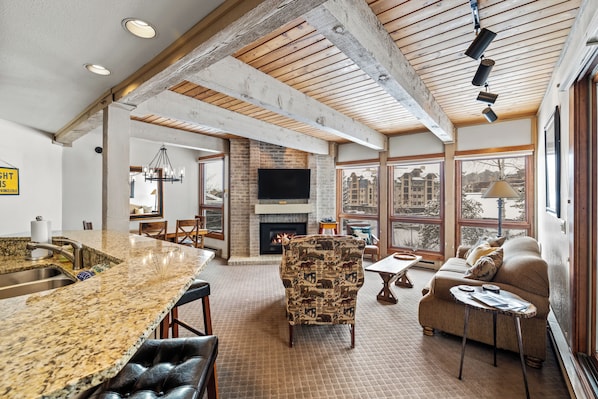 TV, fireplace