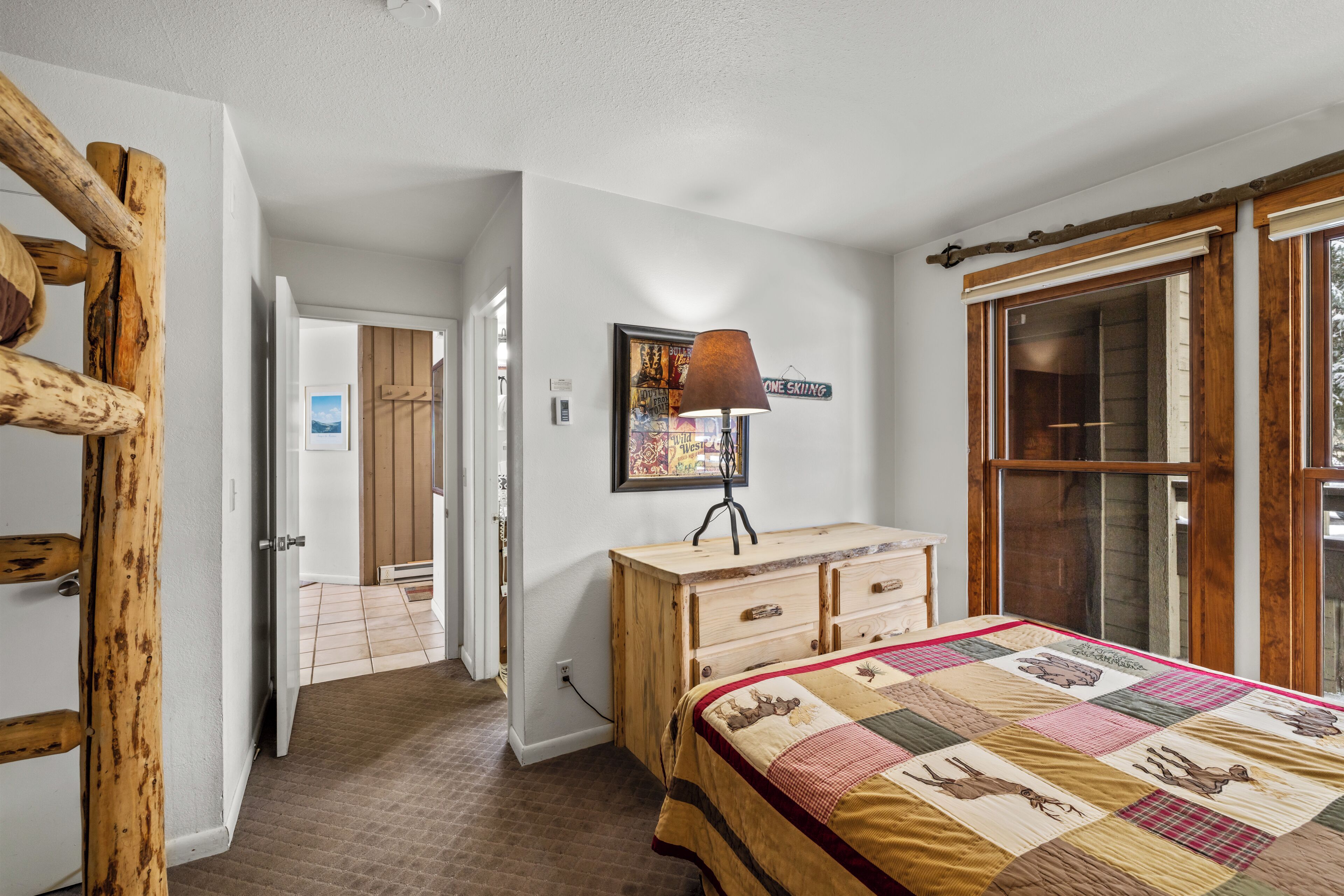 2 室のベッドルーム、インターネット、ベッドシーツ