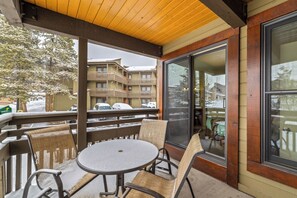 Outdoor dining - Cozy and Updated 2BR Condo | Walk to Gondola | Pool, Hot Tubs and Shuttle! (Steamboat Springs)