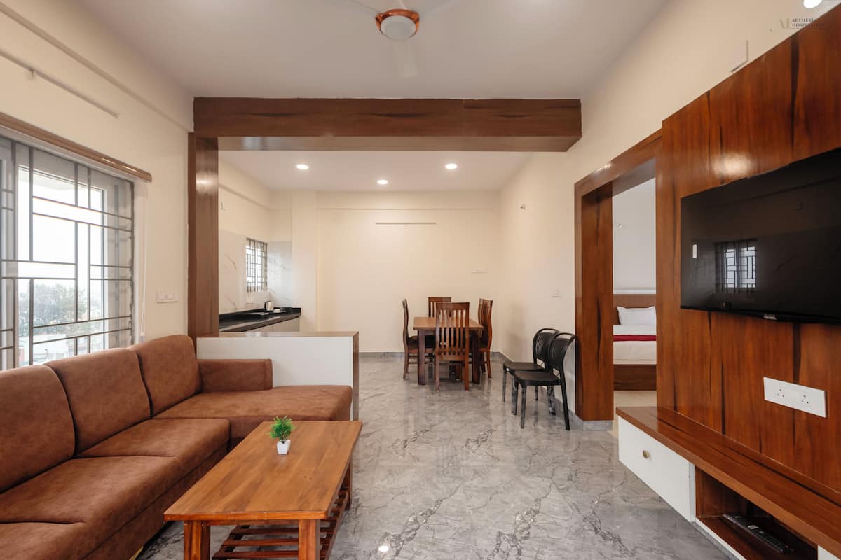 Penthouse Executive | Khu phòng khách | TV LCD 32-inch có truyền hình kỹ thuật số