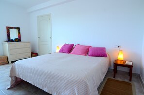 3 habitaciones y tabla de planchar con plancha 