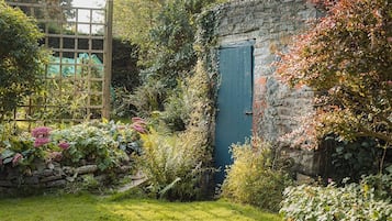 Cottage | Property grounds