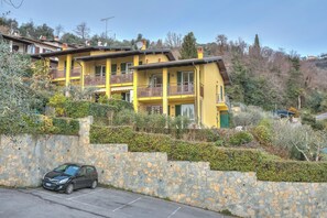 LÀgenhet Standard - flera sovrum - intill bergen (Alice Suite Terrace, lake view & Park) | Exteriör