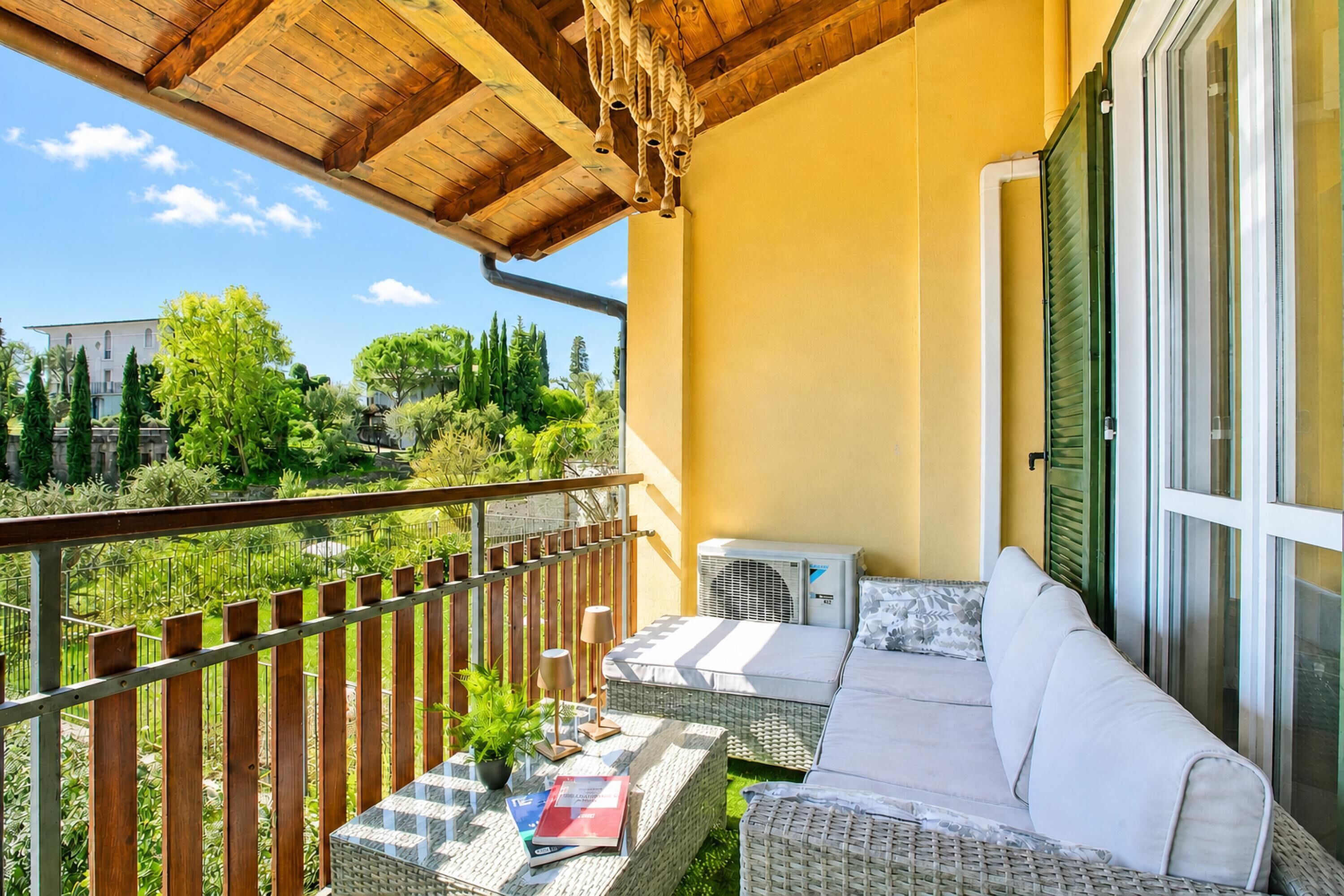Appartement Standard, 1 chambre, balcon, côté montagne (Alice Suite Terrace, lake view & Park) | Enceinte de l’hébergement