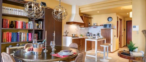 Standard Apartment, 1 Bedroom, Balcony, Mountainside (Alice Suite Terrace, lake view & Park) | Dining