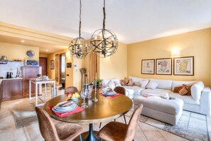Standard Apartment, 1 Bedroom, Balcony, Mountainside (Alice Suite Terrace, lake view & Park) | Living area