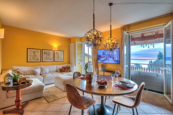 Síkképernyős tévé