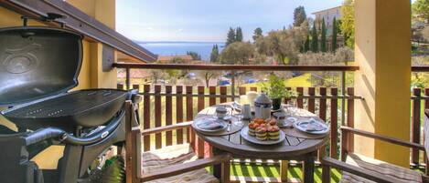 Leilighet – standard, flere soverom, ved fjell (Alice Suite Terrace, lake view & Park) | Utendørsservering