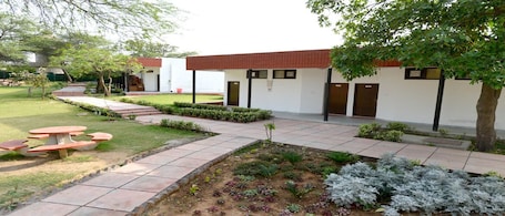 Front of property. Lake View Huts and Resort