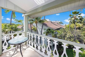 Property grounds - Kona Islander Inn#309: Downtown Kona, Walk to everything, Remodeled Studio (KAILUA KONA)