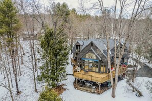 Exterior - Spacious Deck, Game Room - Whitman Brook Overlook (Quechee)