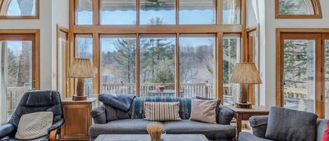 TV, fireplace, offices