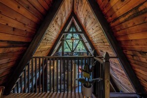 Interior - Flagstaff Forest Cabin / Hot Tub Getaway (Flagstaff)