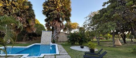 Kolam renang terbuka