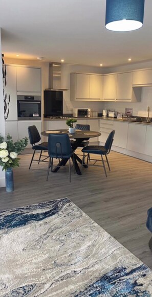 Dining - Balcony Seaview 2 bedroom luxury apartment. Coastal Retreat. 1 min walk to beach (Shanklin)
