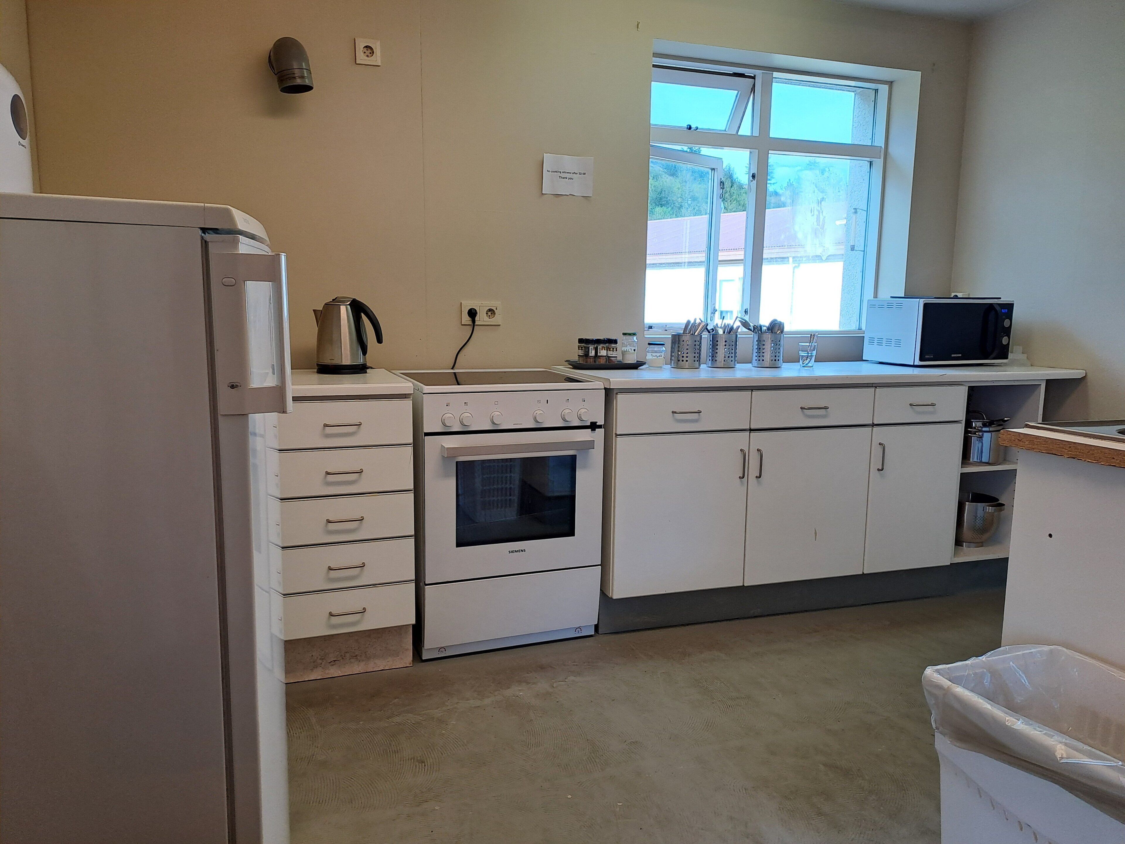 雪櫃、微波爐、多士爐、廚房用具/餐具/器皿