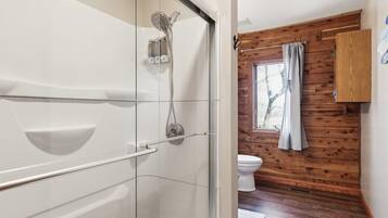 House, 4 Bedrooms | Bathroom | Towels