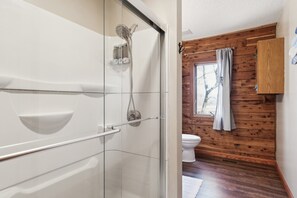 House, 4 Bedrooms | Bathroom | Towels - Lakelife At Somerset 4 Bedroom Home (Somerset)