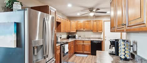 House, 4 Bedrooms | Private kitchen | Fridge, oven, stovetop, coffee/tea maker