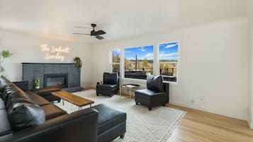 House, 4 Bedrooms | Living area | Smart TV