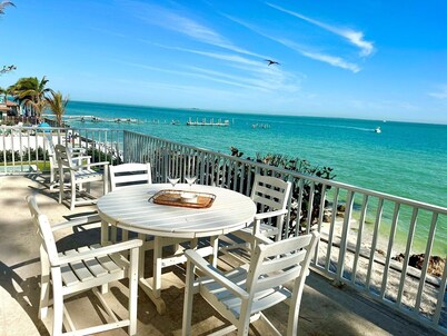 Dolphin Watch 3 Bedroom Home